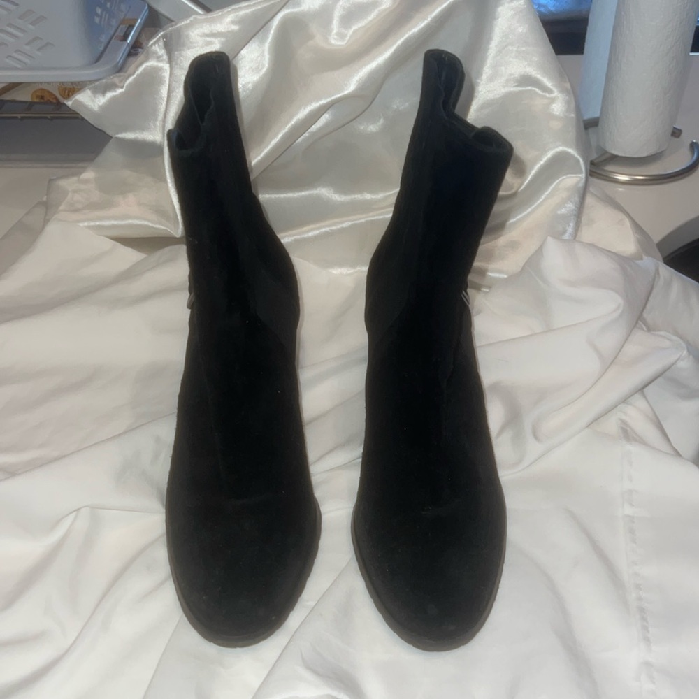 BLACK COLE HAAN SUEDE BOOTIES WITH SILVER SIDE BUCKLE SIZE 9
